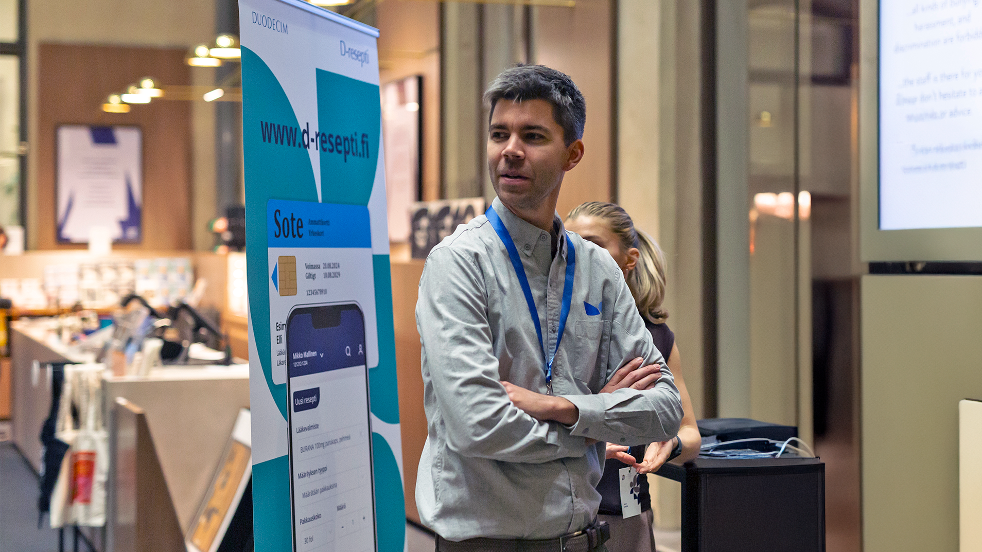 D-reseptin käyttöönottoa ohjeistamassa Kuura Healthin teknologiajohtaja.