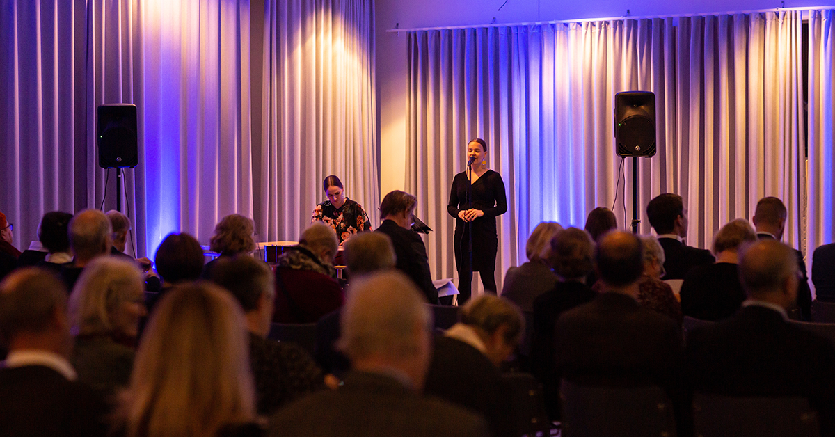 Duodecimin 141. vuosipäivän symposiumi alkoi kanteleen ja kauniin laulun siivittämänä.
