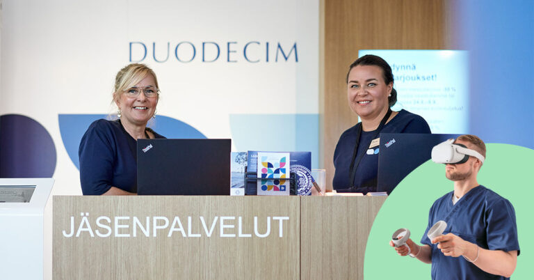 Kaksi iloista Duodecimin työntekijää lääketiedetapahtumassa Jäsenpalvelut-tiskillä. Etualalle nostettuna henkilö harjoittelemassa VR-laseilla.