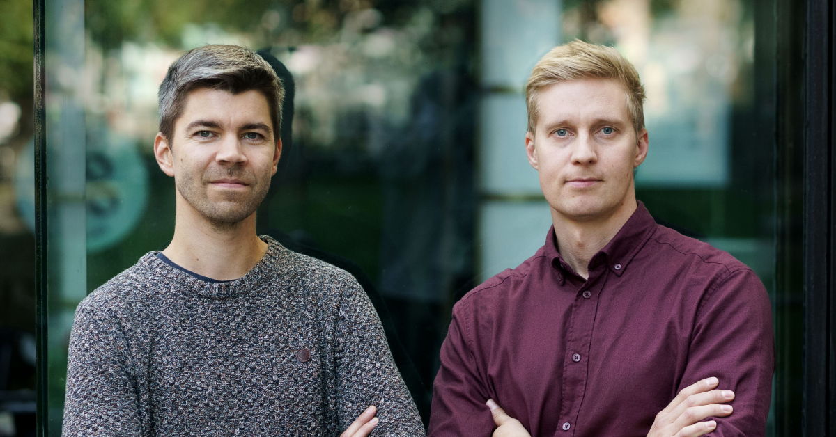 Duodecimin omistama Kuura Health Oy kehittää kotimaisiis hoitokäytäntöihin j aoppikirjoihin perustuva tekoälyjärjestelmää. Kuvssa Kuuran teknologiajohtaja ja järjestelmän pääarkkitehti Samuli Asmala sekä Kuuran toimitusjohtaja ja Tekoäly lääketieteessä -teoksen toimittaja Jani Tikkanen.
